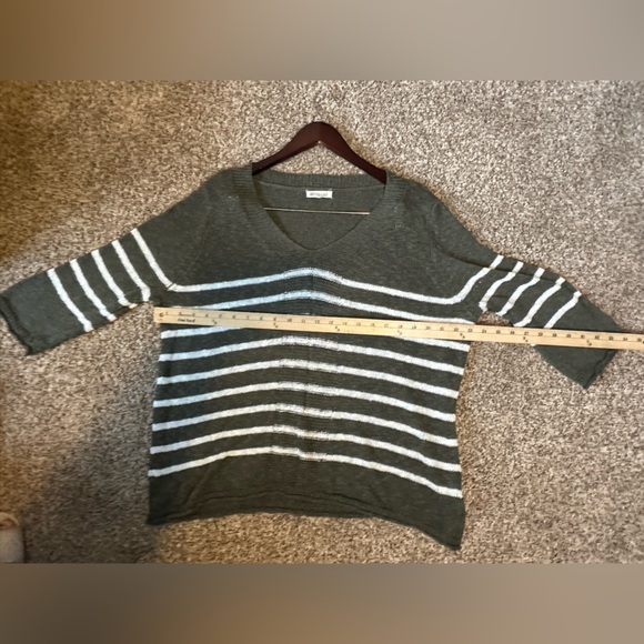 Margeaux & Ellie Women’s XL Green and White V-Neck Knit Sweater Cozy Casual - Picture 15 of 16
